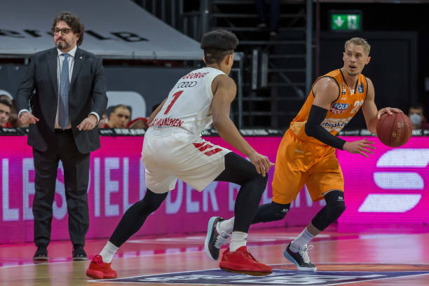 还离不开她 还离不开她